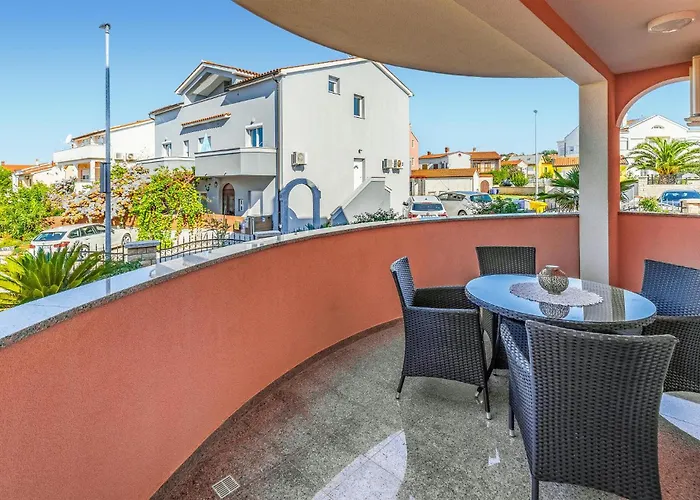 2 Bedroom Cozy In Appartement